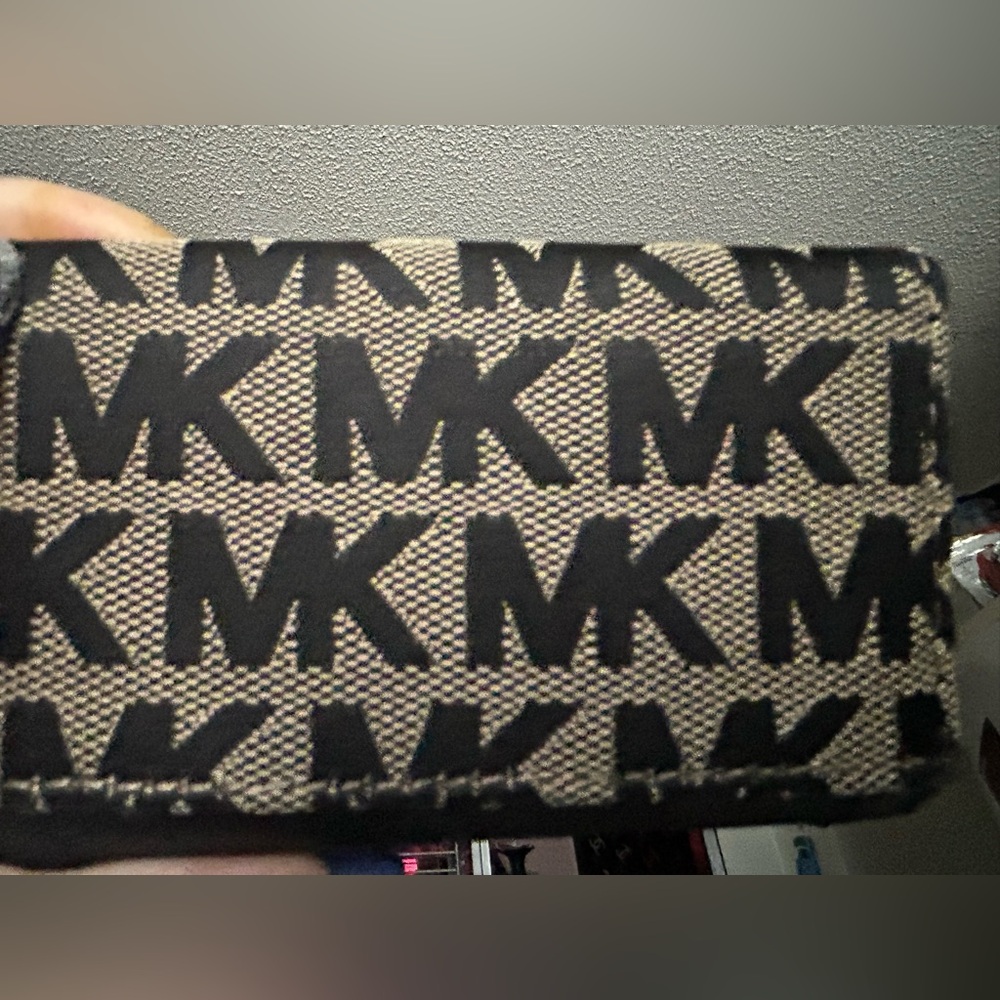 MK Key Case - Picture 10 of 12
